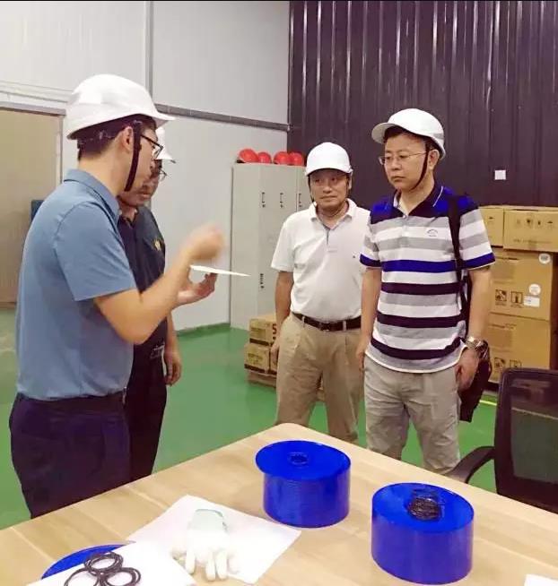 中石油西南油氣田分公司、中石油川慶鉆探公司、長(zhǎng)江大學(xué)領(lǐng)導(dǎo)和專(zhuān)家來(lái)我司考察調(diào)研